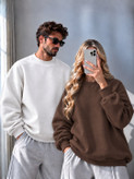 سویشرت یقه گرد دورس قوارهدار زنانه و مردانه تن مانکنهای زن و مرد برای ست دونفره اسپرت